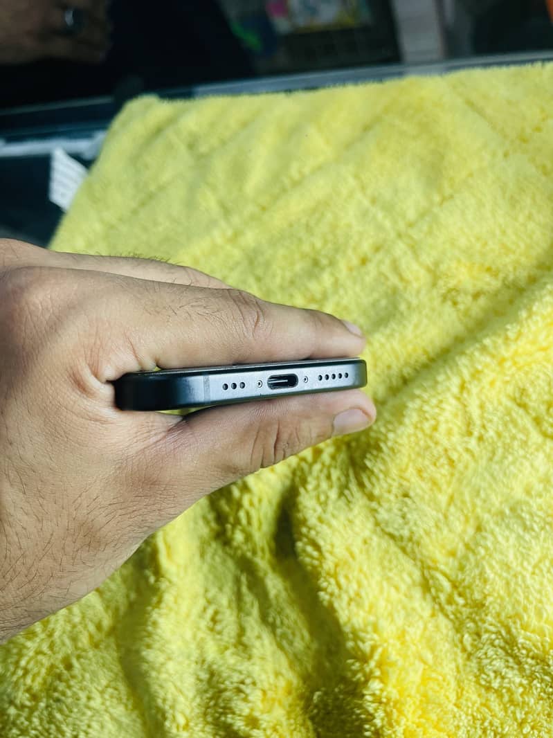 Apple iPhone 15 5