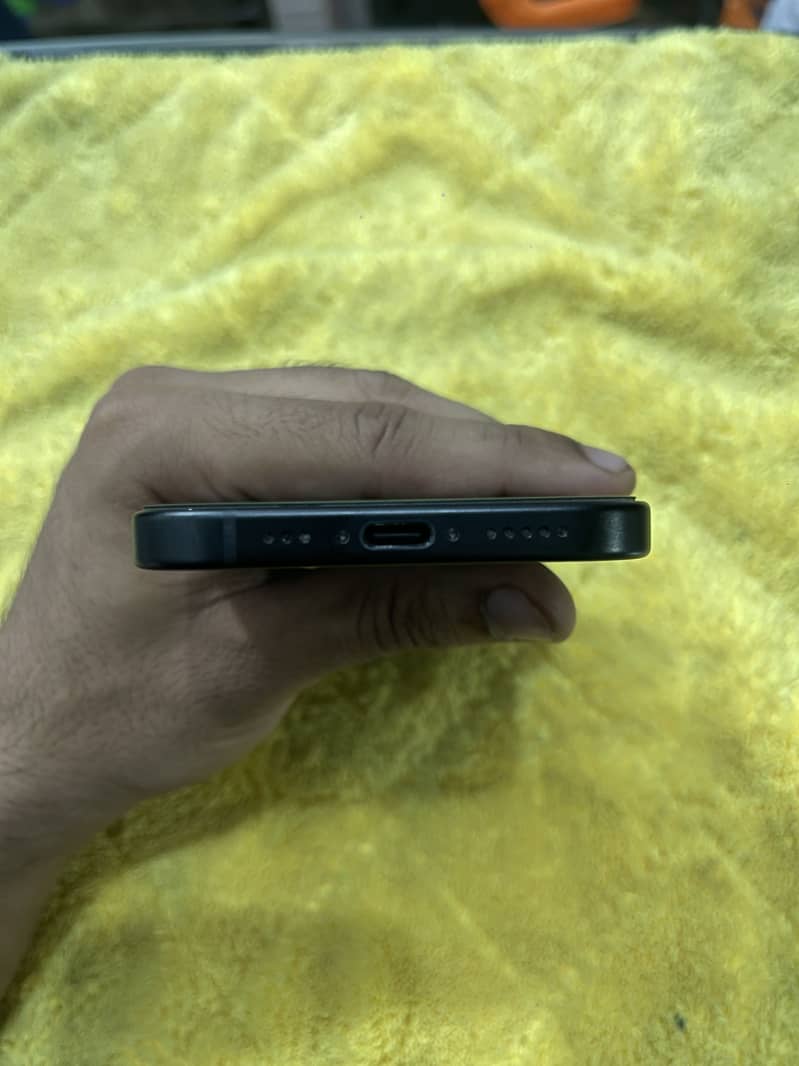 Apple iPhone 15 6