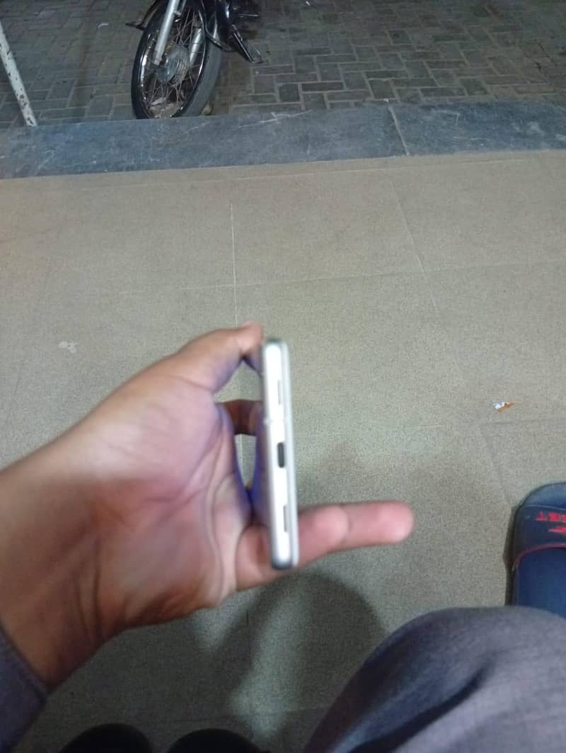 Google Pixel 7a 5