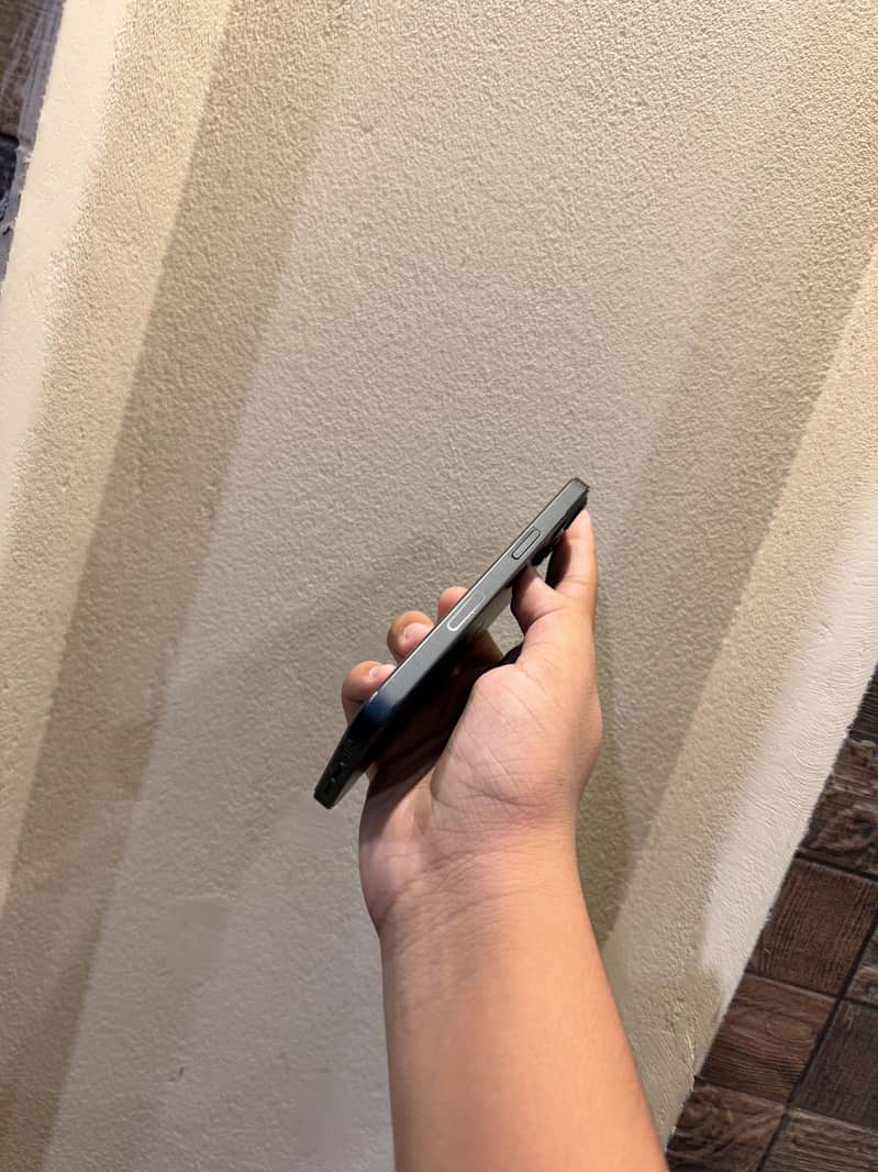 Apple iPhone 13 6