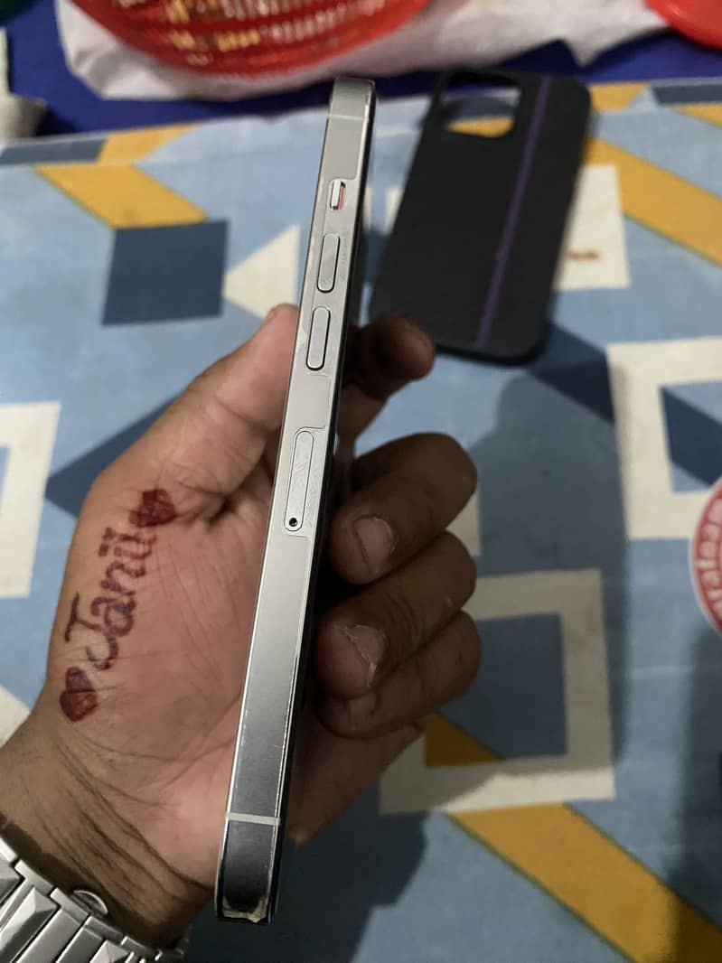Apple iPhone 13 Pro 4