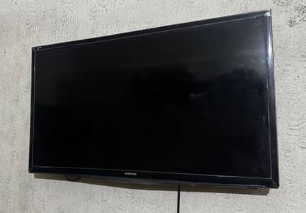 Samsung lcd with orignal remote 32inch
