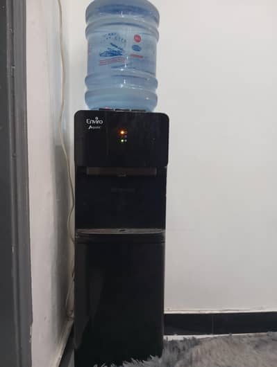 Water dispenser for sale in excellent condition
