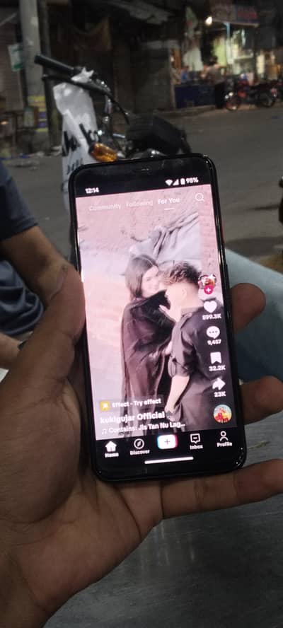 Google Pixel 4 Like new 5 to 7 hours battery backup while scrolling