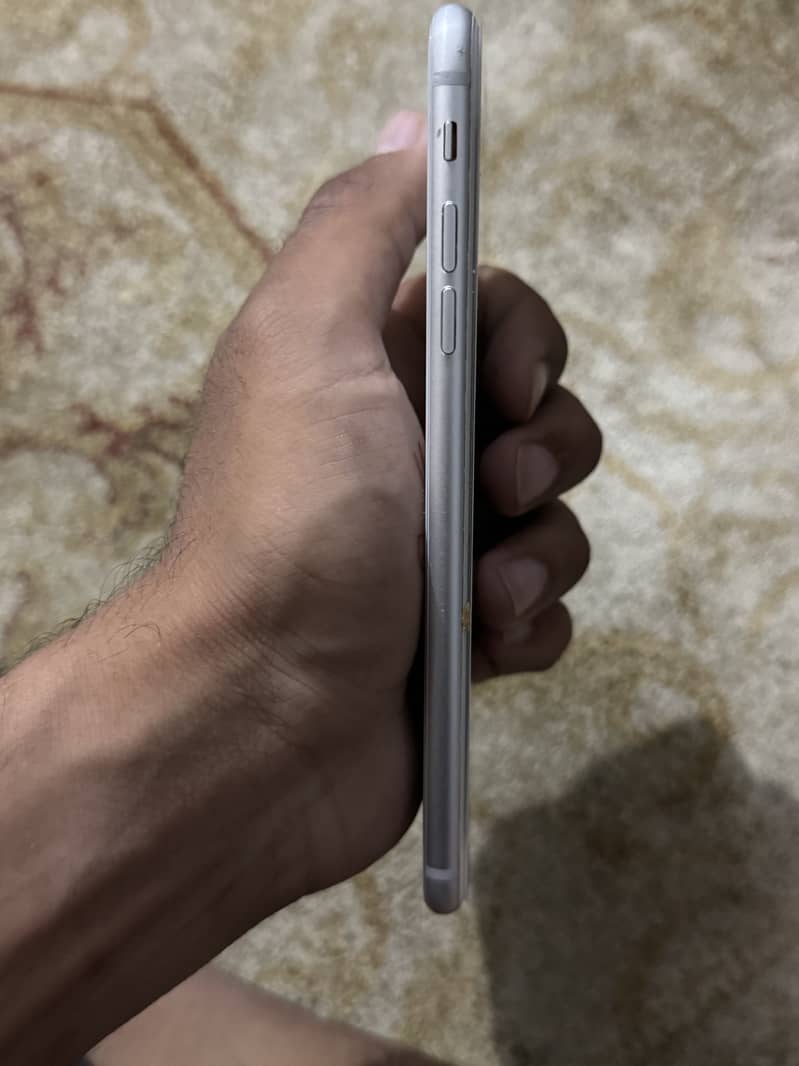 Apple iPhone 8 Plus 1