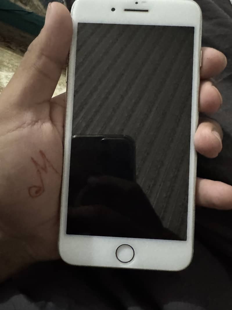 Apple iPhone 8 Plus 3