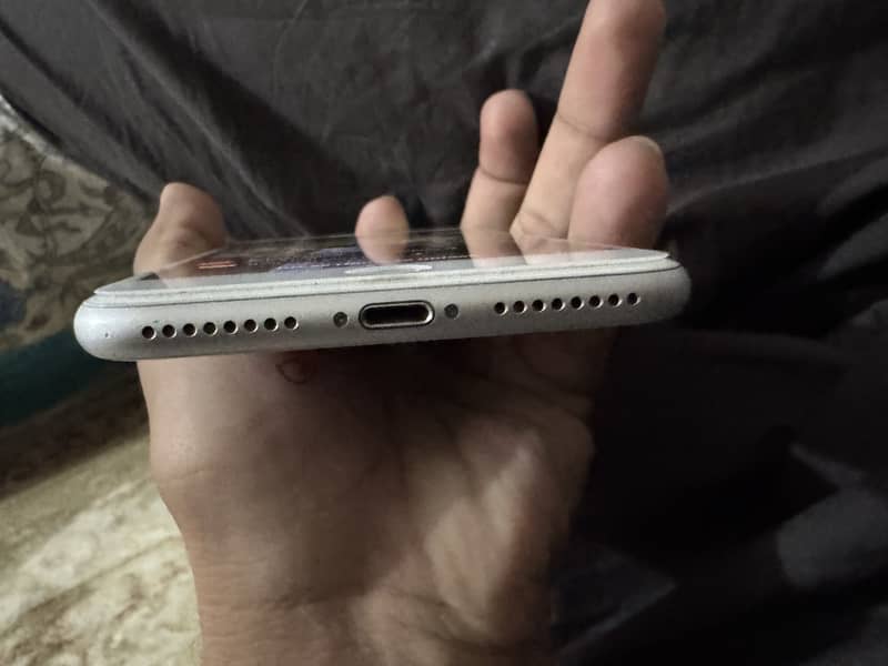 Apple iPhone 8 Plus 4