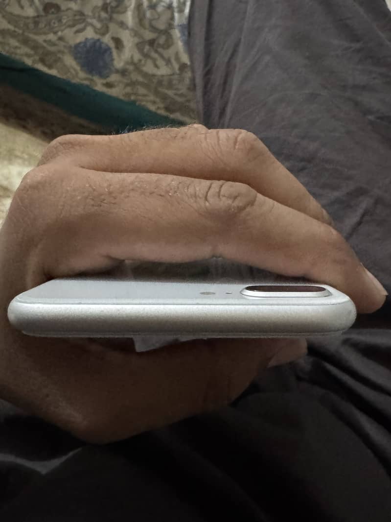 Apple iPhone 8 Plus 6