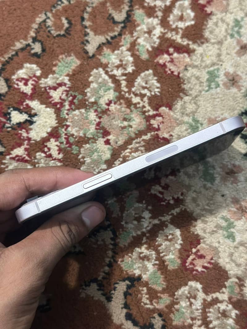 Apple iPhone 13 1