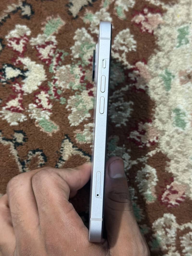 Apple iPhone 13 4