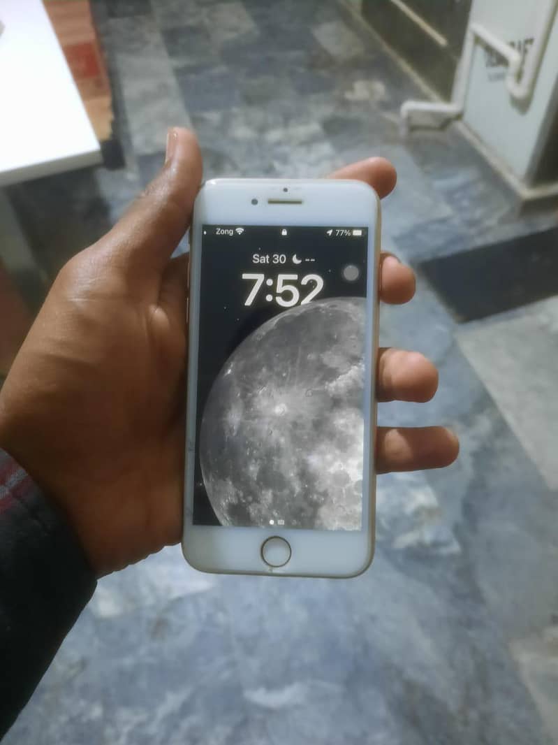 Apple iPhone 8 0
