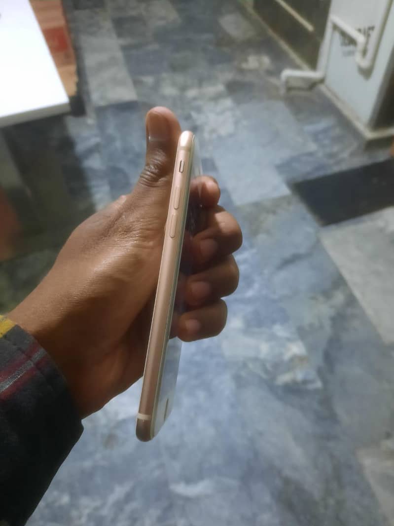 Apple iPhone 8 3