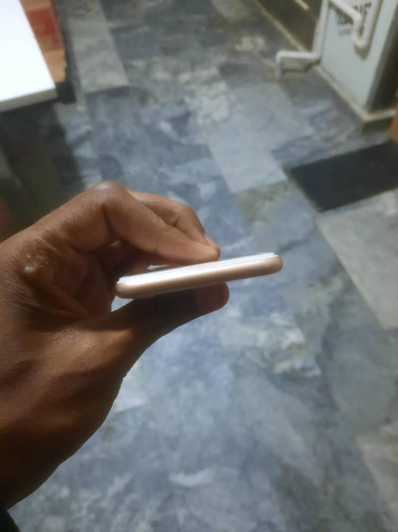 Apple iPhone 8 4