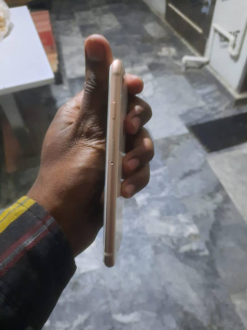 Apple iPhone 8 5