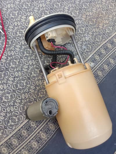 orgnal fuel pump honda city 16 model ok on sath extra moter bhe hai