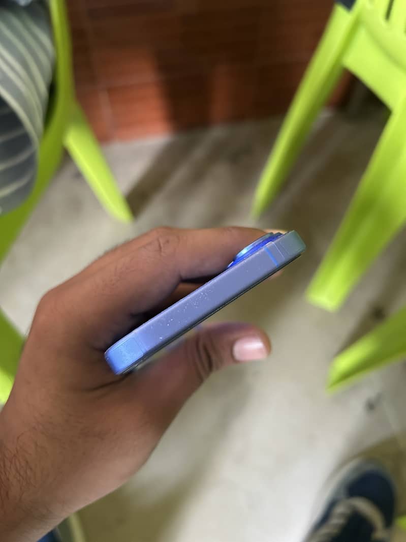 Apple iPhone 16 1