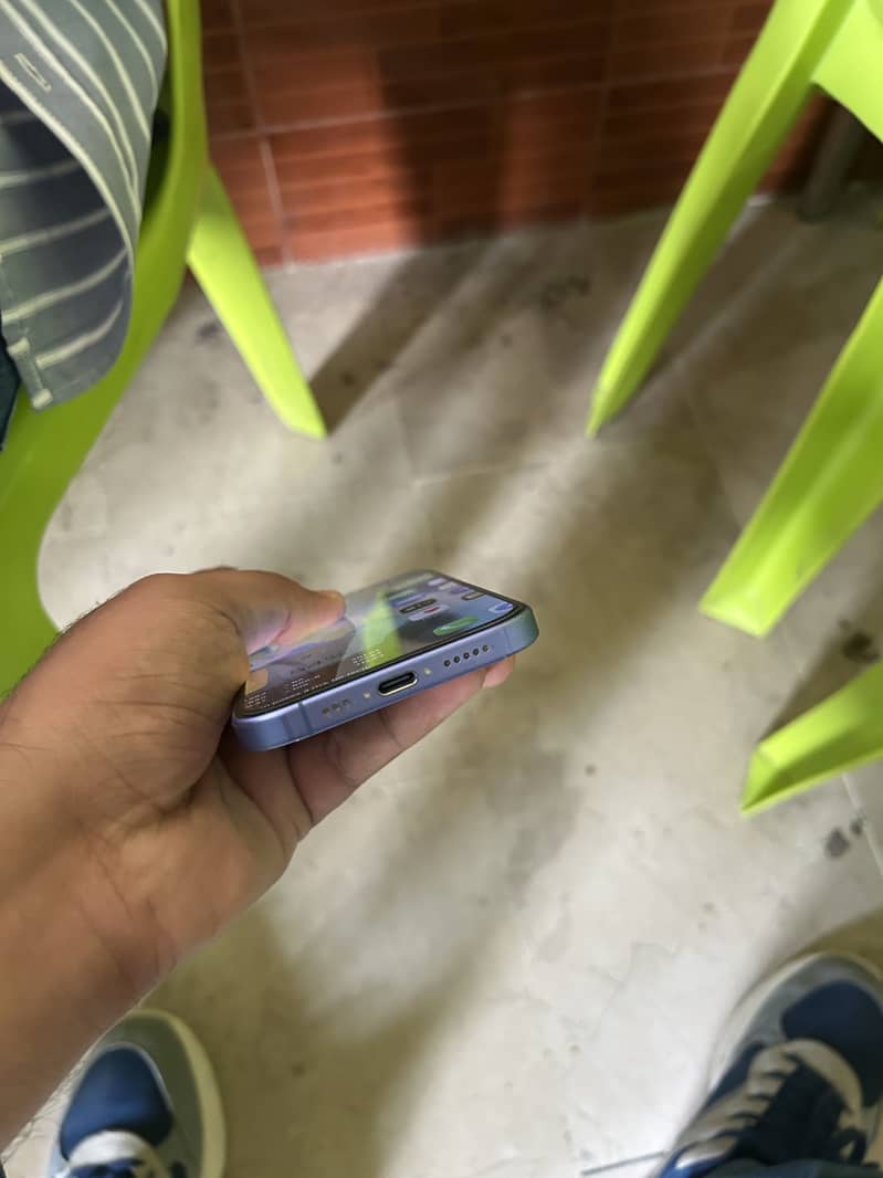 Apple iPhone 16 2