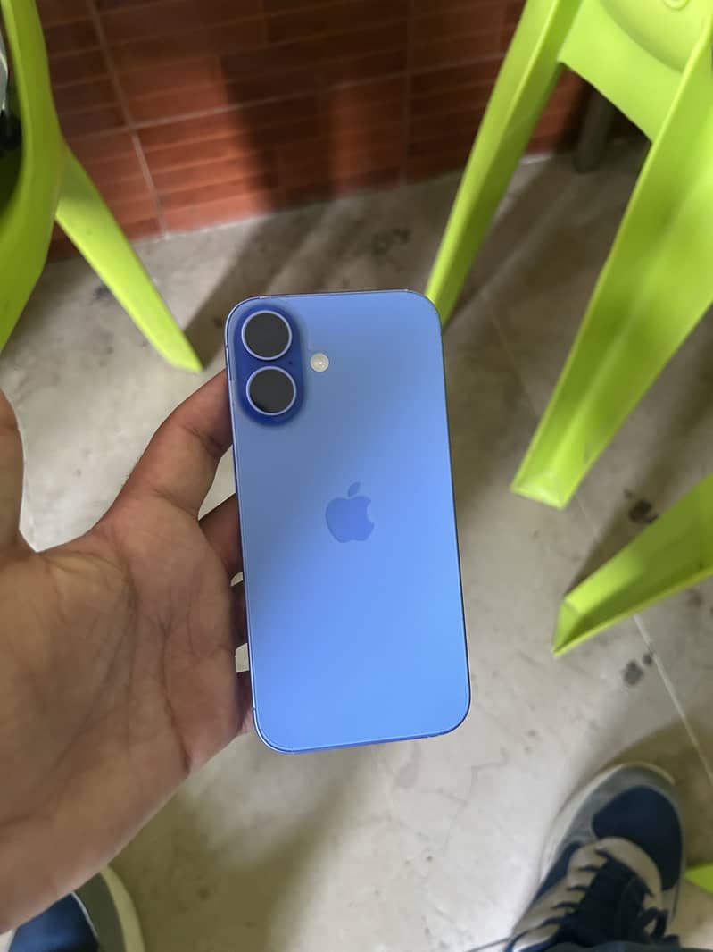Apple iPhone 16 5
