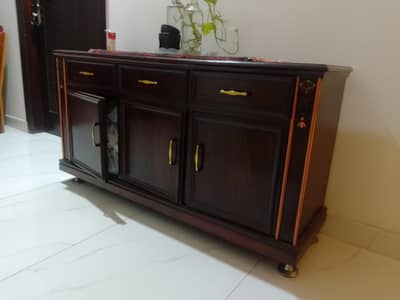 Table for storage / Tv