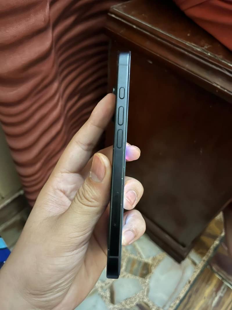 Apple iPhone 16 2