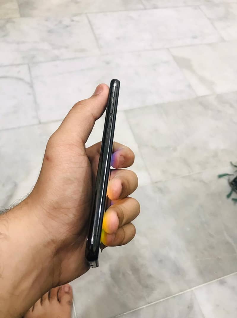 Apple iPhone X 3