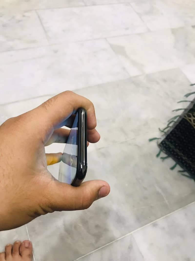Apple iPhone X 4