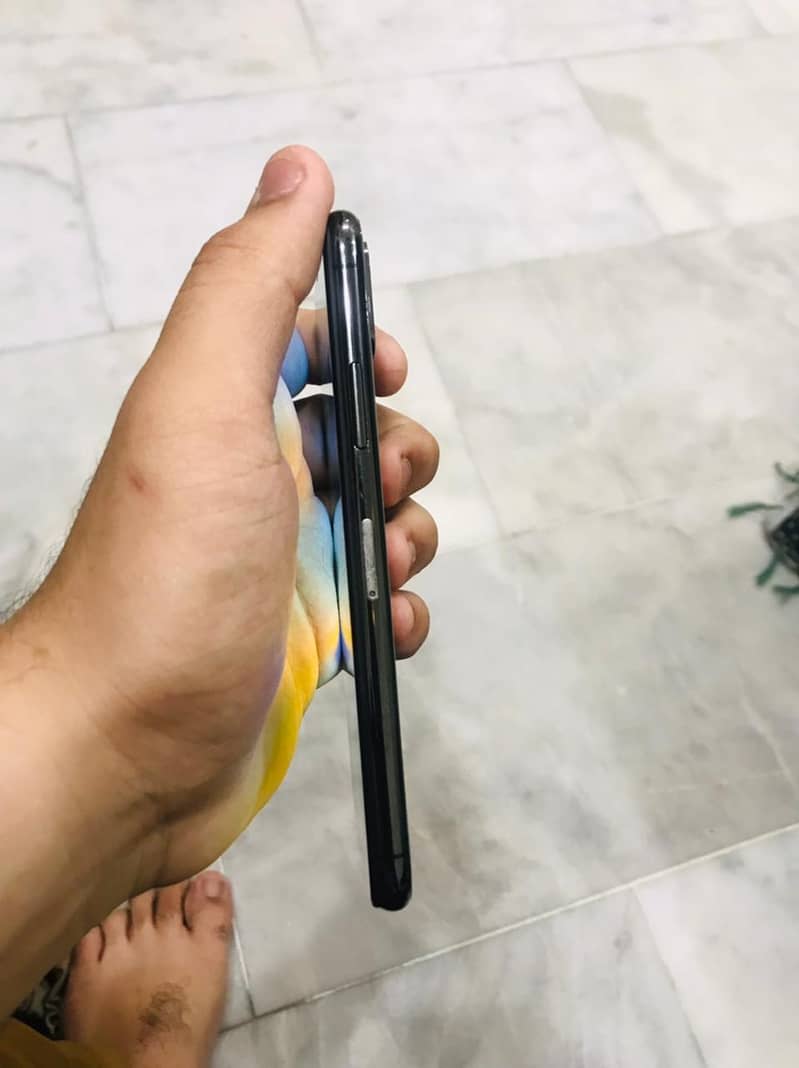 Apple iPhone X 5