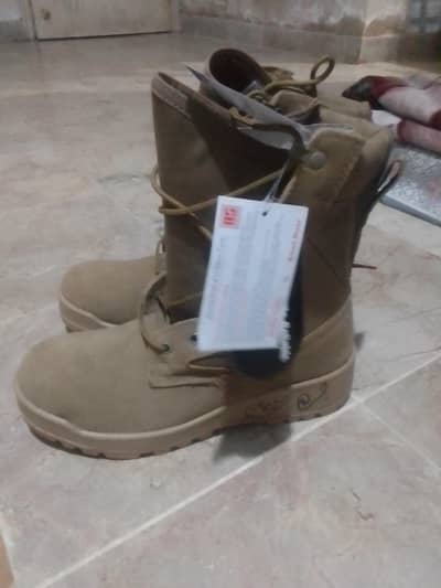 camel shoes  8 number medium
