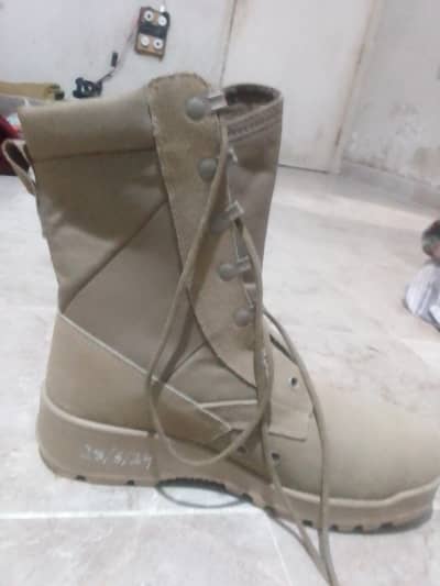 camel shoes  8 number medium