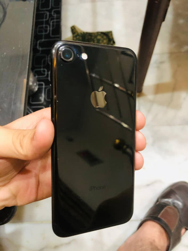 Apple iPhone 7 0