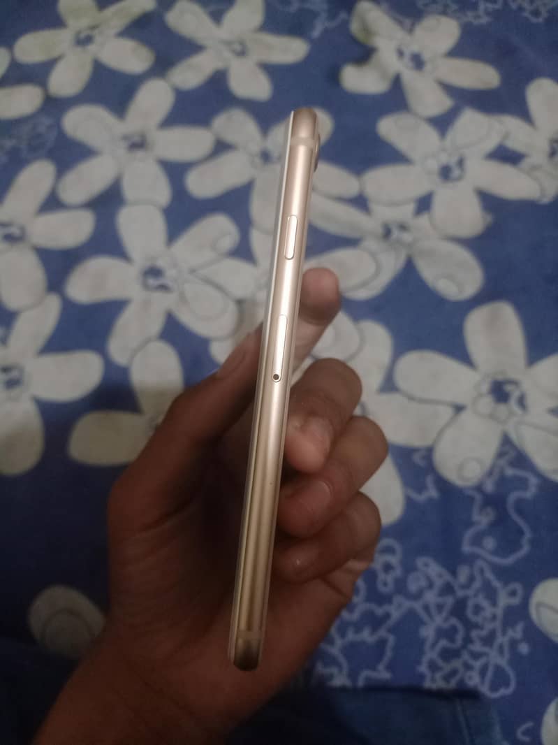 Apple iPhone 8 3