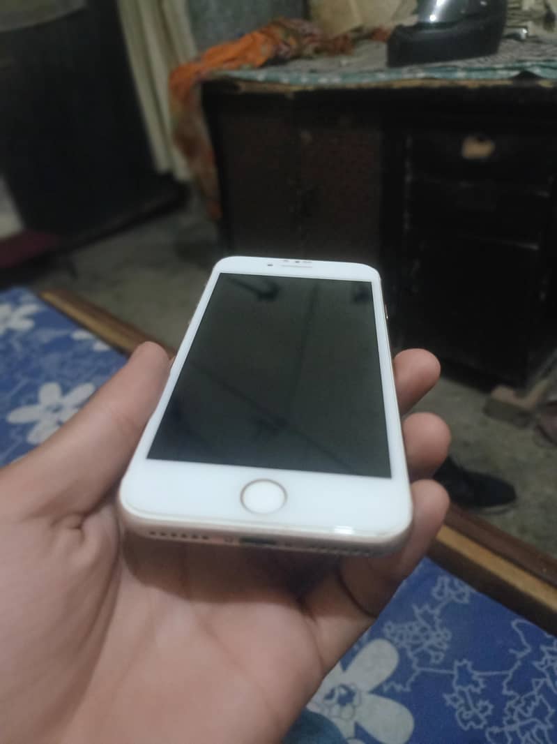 Apple iPhone 8 4