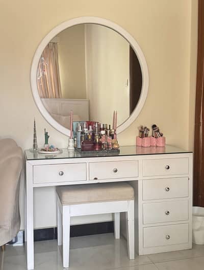 Dressing table