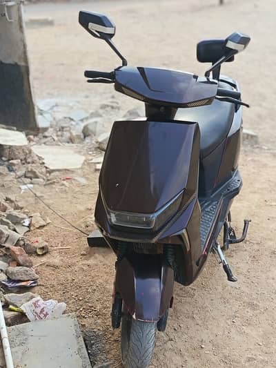 Crown EV-1000 2023