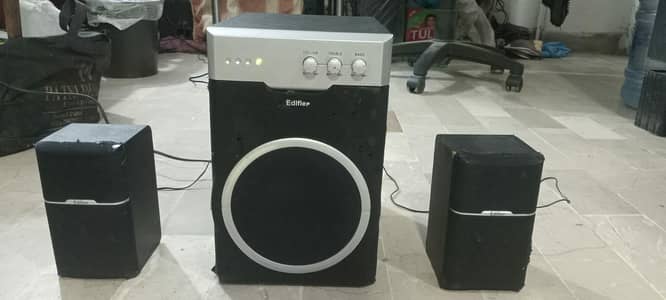 Edifier R401  Aux  2.1 high bass sound system USA