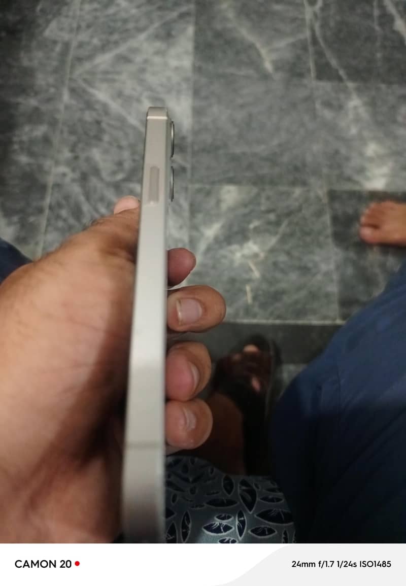 Apple iPhone 13 1