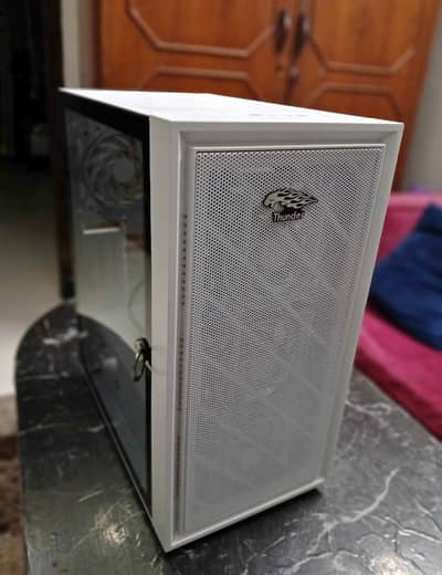 white gaming case with 3 rgb fans