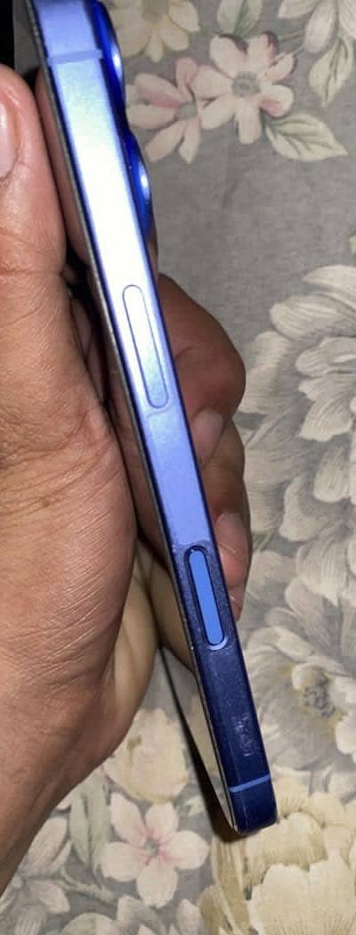 Apple iPhone 16