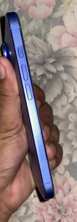 Apple iPhone 16 3