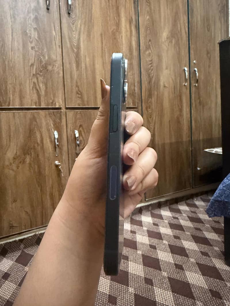 Apple iPhone 13 2