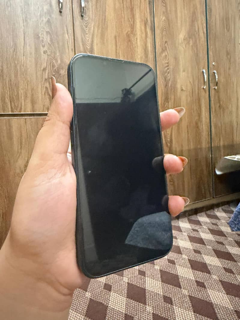 Apple iPhone 13 5