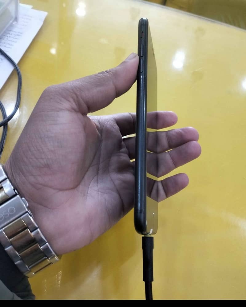 Apple iPhone 7 Plus 2