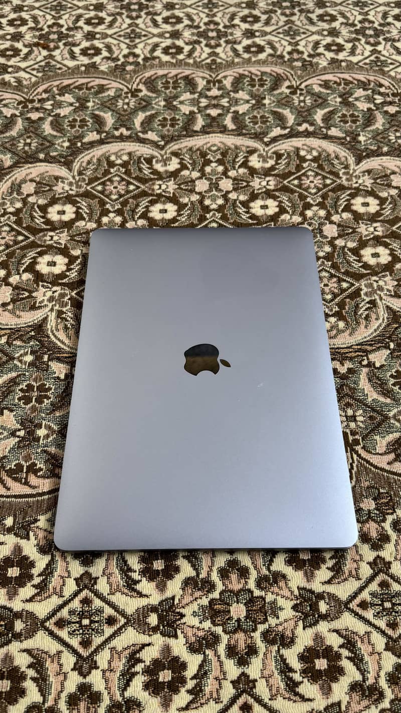 MAC BOOK PRO 19Model 2