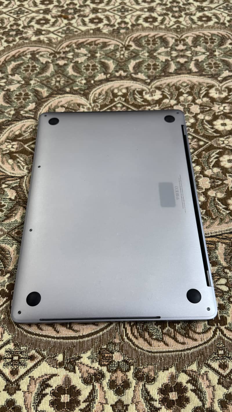MAC BOOK PRO 19Model 3