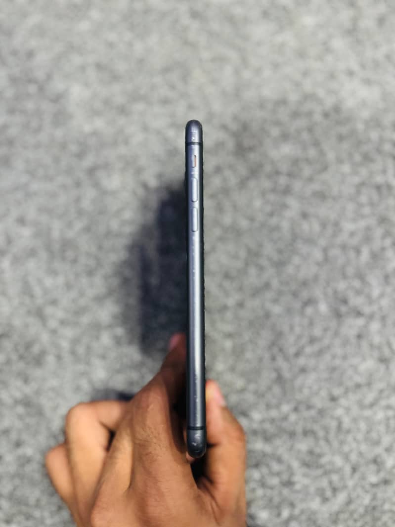 Apple iPhone 11 3