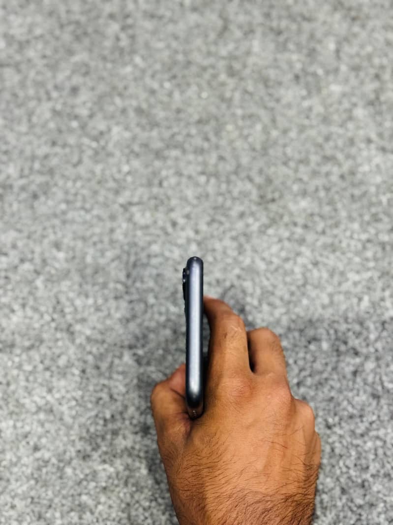 Apple iPhone 11 4