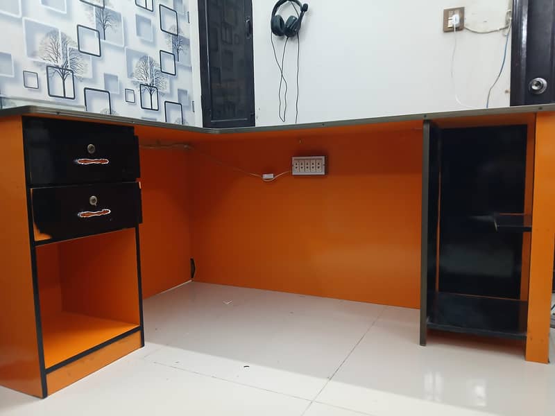Computer/Laptop Tables 10