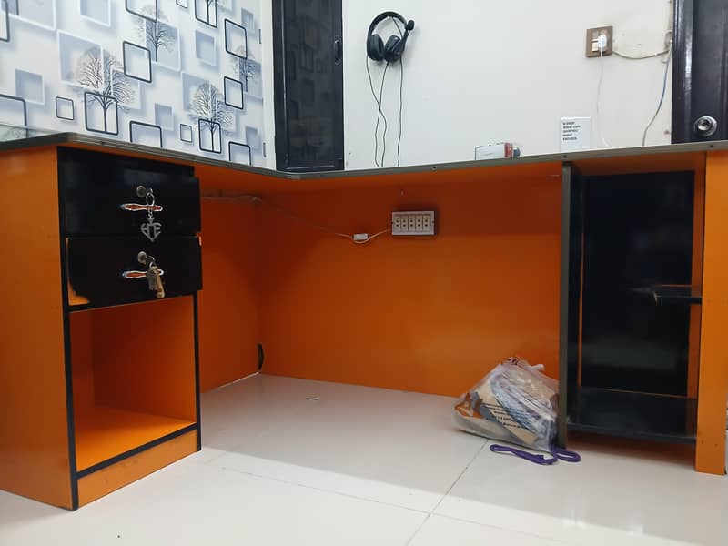 Computer/Laptop Tables 12