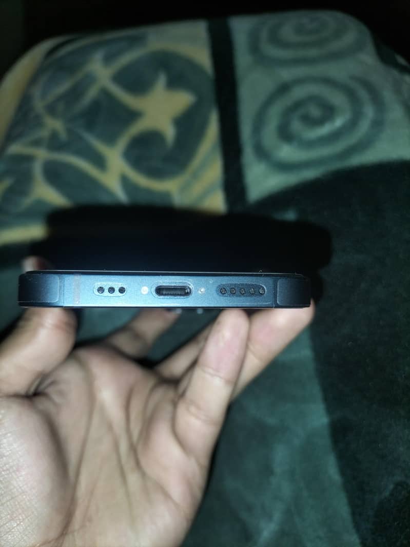 Apple iPhone 13 2