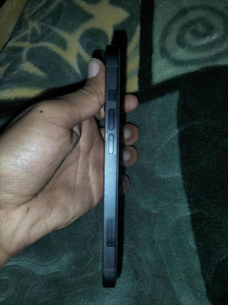Apple iPhone 13 3